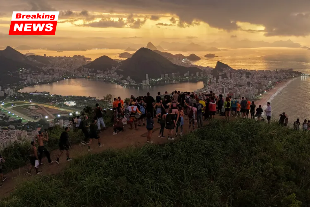 Hundreds of tourists are stranded on the Rio de Janeiro trail as police gunfire erupts during a gang raid