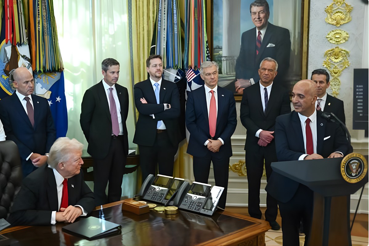 Donald Trump signs. Brand-name pharmaceuticals are subject to a 100% tariff