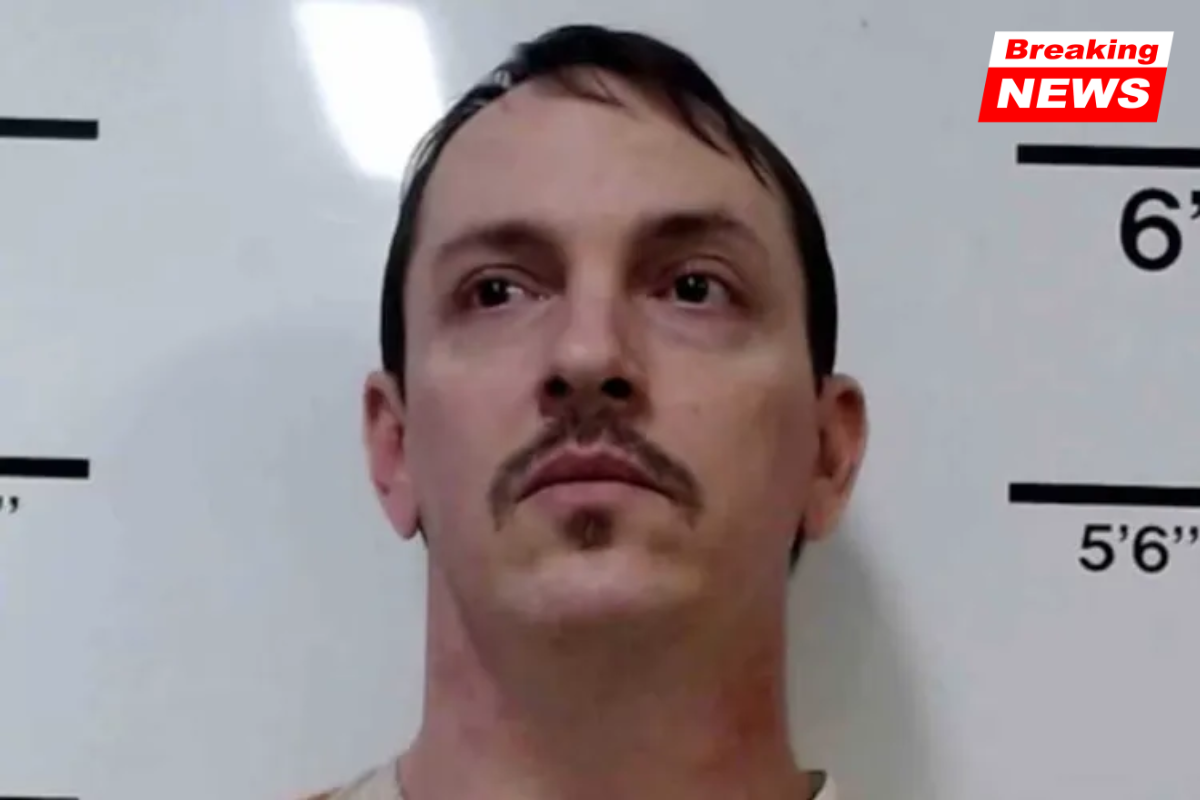Man Decapitates Mother, Answers Door Naked When Cops Arrive, Then Writes Chilling Words